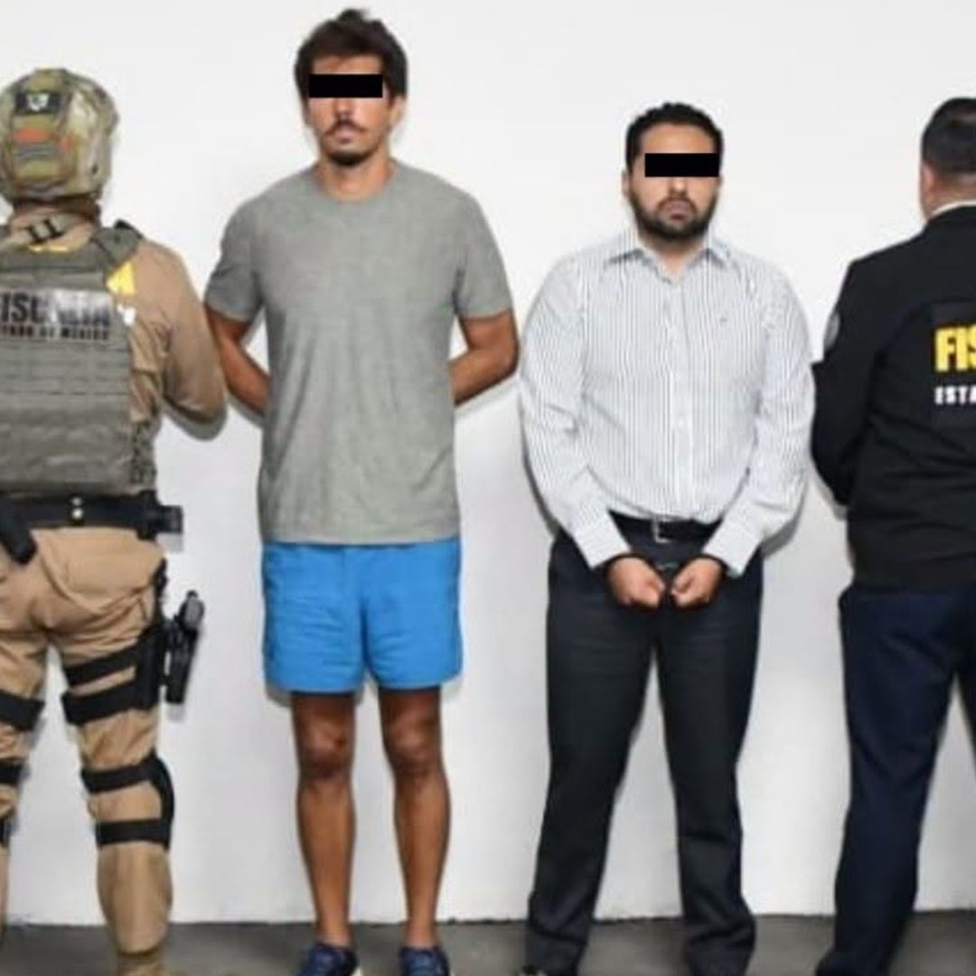 Funcionarios detenidos tras extorsiones en verificentros: Raúl 'N' y Carlos Eduardo 'N'.