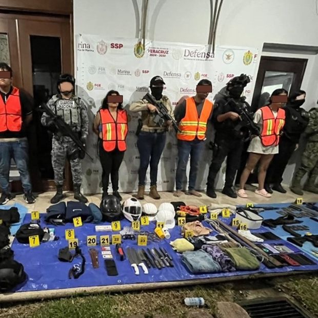 Suman 4 personas detenidas por el cateo en Orizaba. Foto: FGE