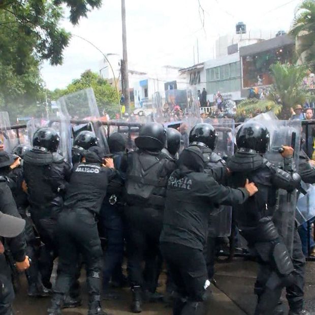 disturbios manifestación agua Guadalajara