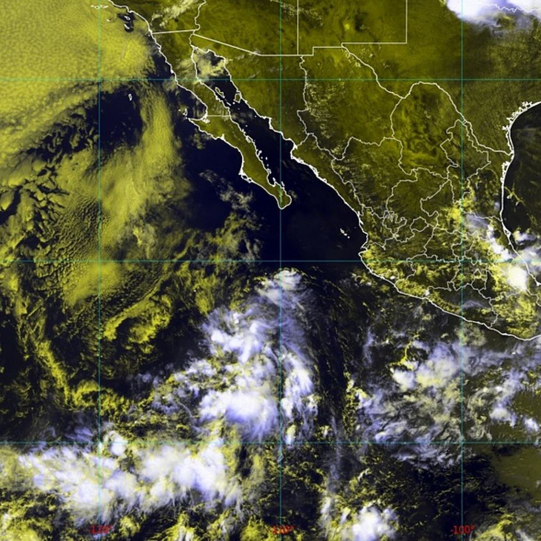 Sistemas con potencial ciclónico en el océano Pacífico. Imagen de satélite SMN