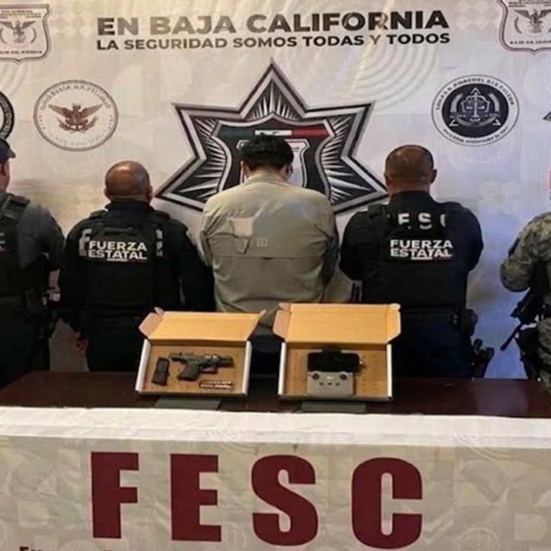 Hombre detenidos durante operativo en Tijuana, BC. Foto: Gabinete de Seguridad