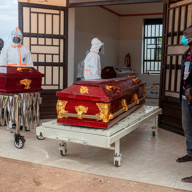 Funeral de mujer embarazada que murió de ébola en la República Democrática del Congo