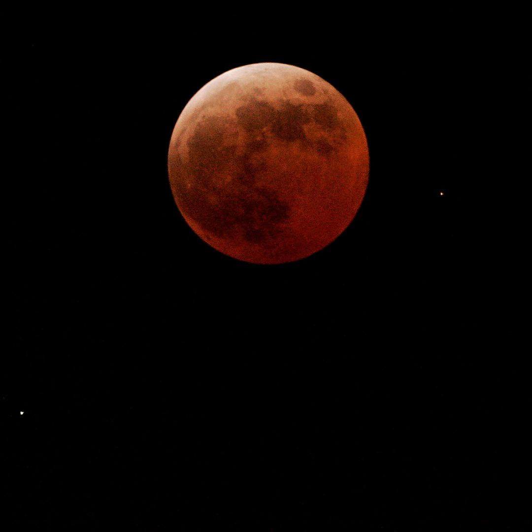 Eclipse lunar, tambié conocido como luna de sangre