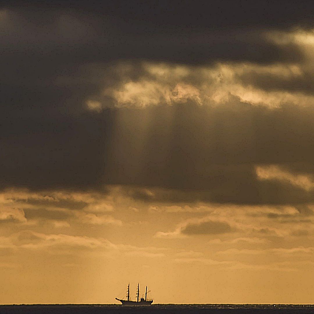 Rayos del sol atraviesan las nubes en playas de Tijuana en junio 2017. Foto: Cuartoscuro | Archivo