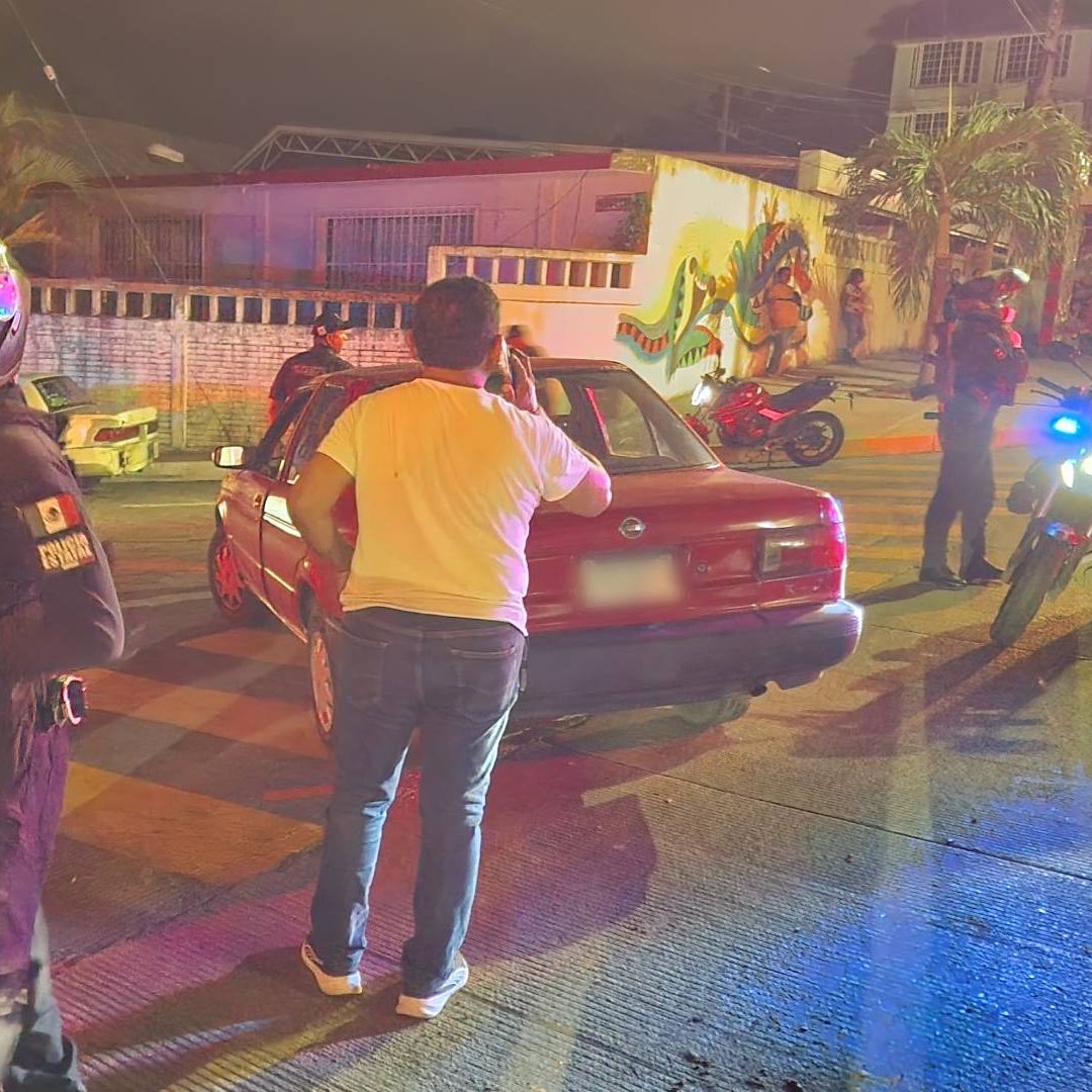 Policía Estatal Resulta Lesionado tras Choque Contra Automóvil en Papantla