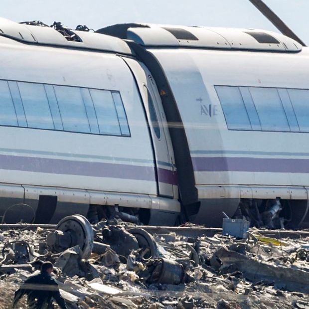 Estado del tren AVE tras el accidente en el que colisionó con otro de Iryo en la línea Madrid-Andalucía, a la altura de Urda. Foto: EFE