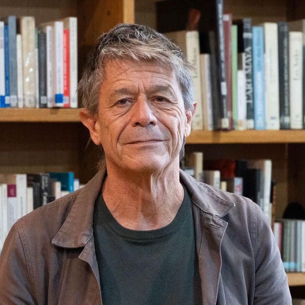 El escritor francés Emmanuel Carrère en México