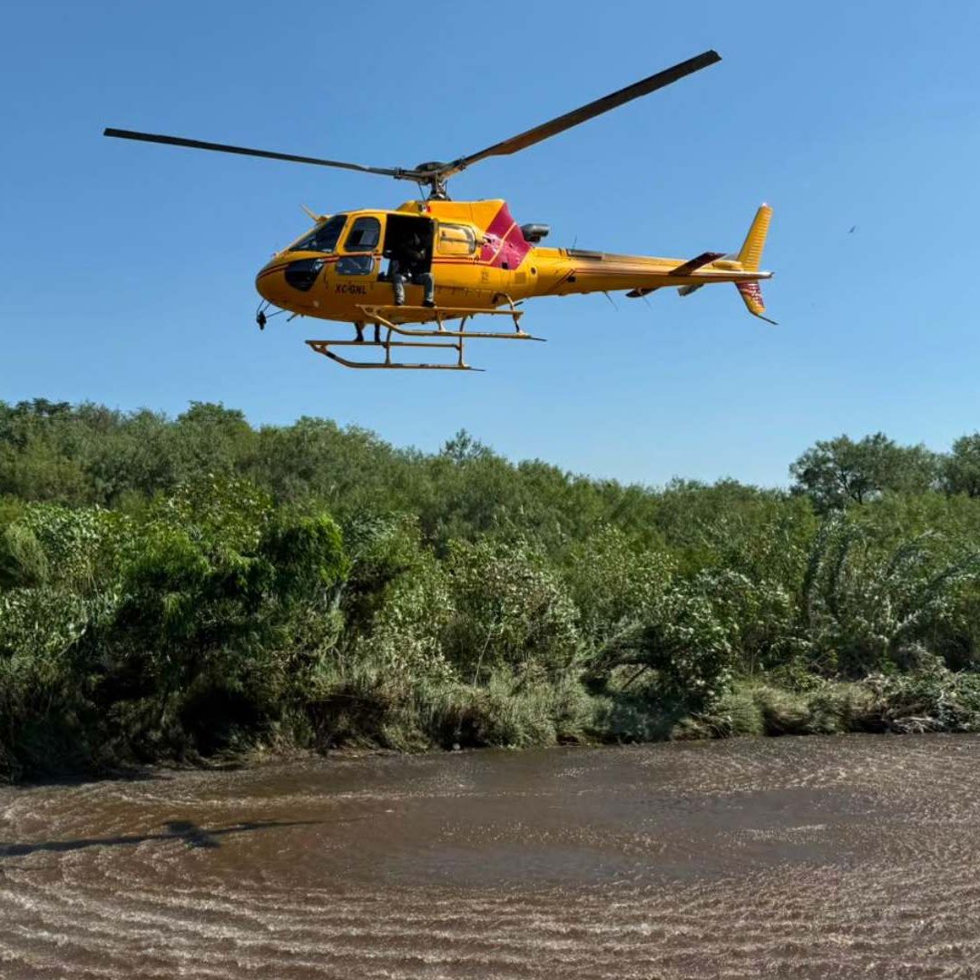 Helicóptero para operativo de búsqueda en río Pesquería