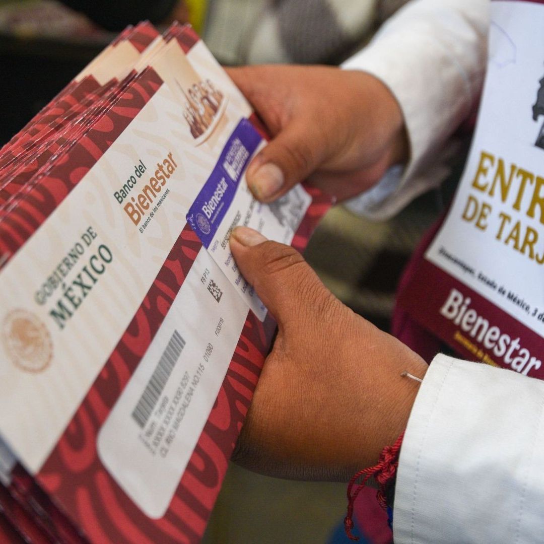 Checa quiénes recibirán la tarjeta de la Pensión Bienestar en junio 2026