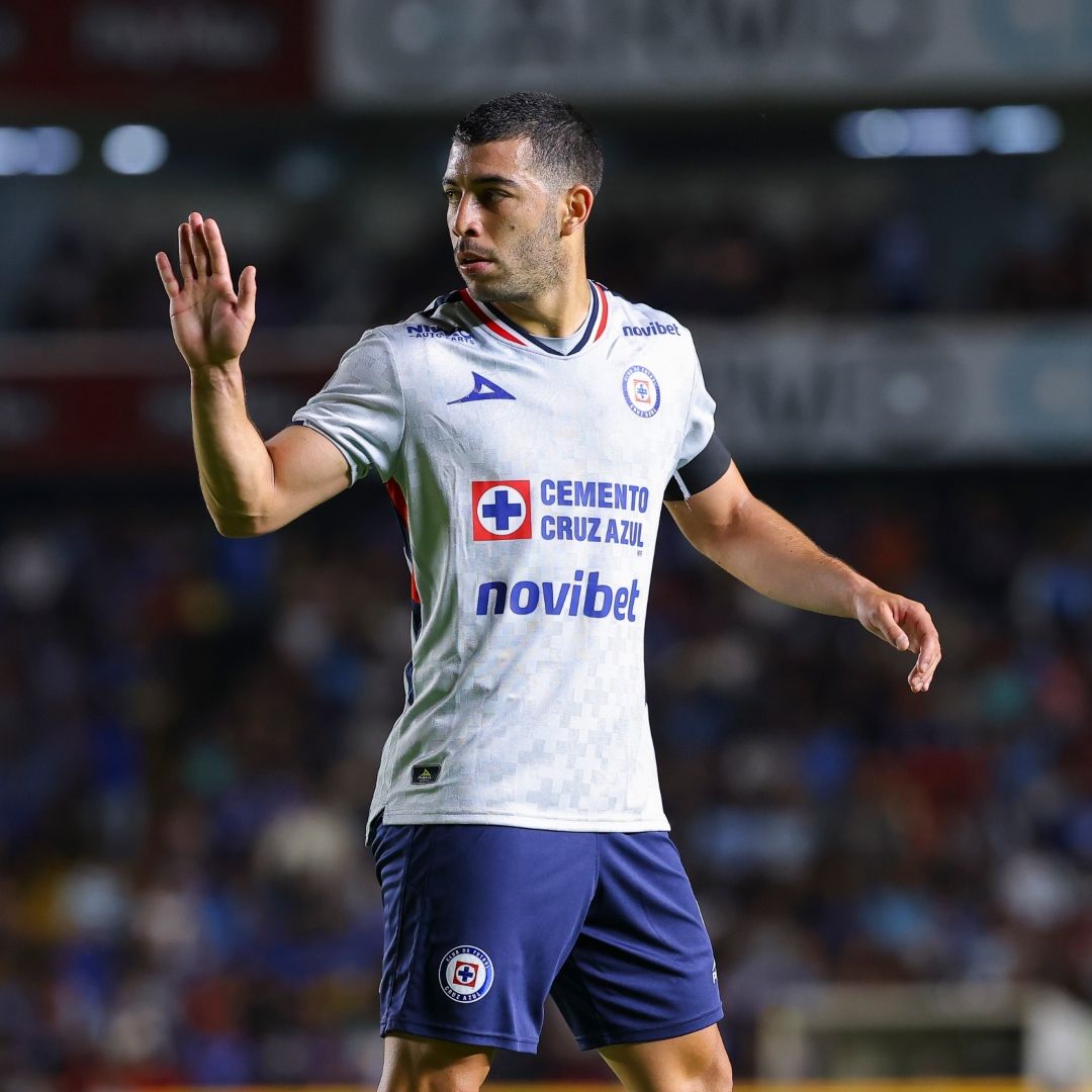 Erik Lira portó la playera de La Máquina celeste durante 4 años, en los que levantó varios trofeos de campeón.