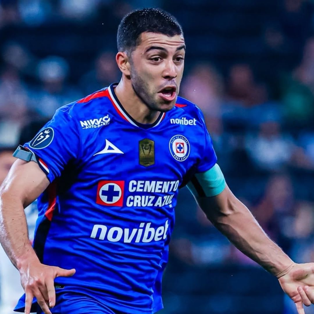 Erik Lira ha brillado con Cruz Azul y con la Selección Mexicana, lo que ha llamado la atención de clubes internacionales.