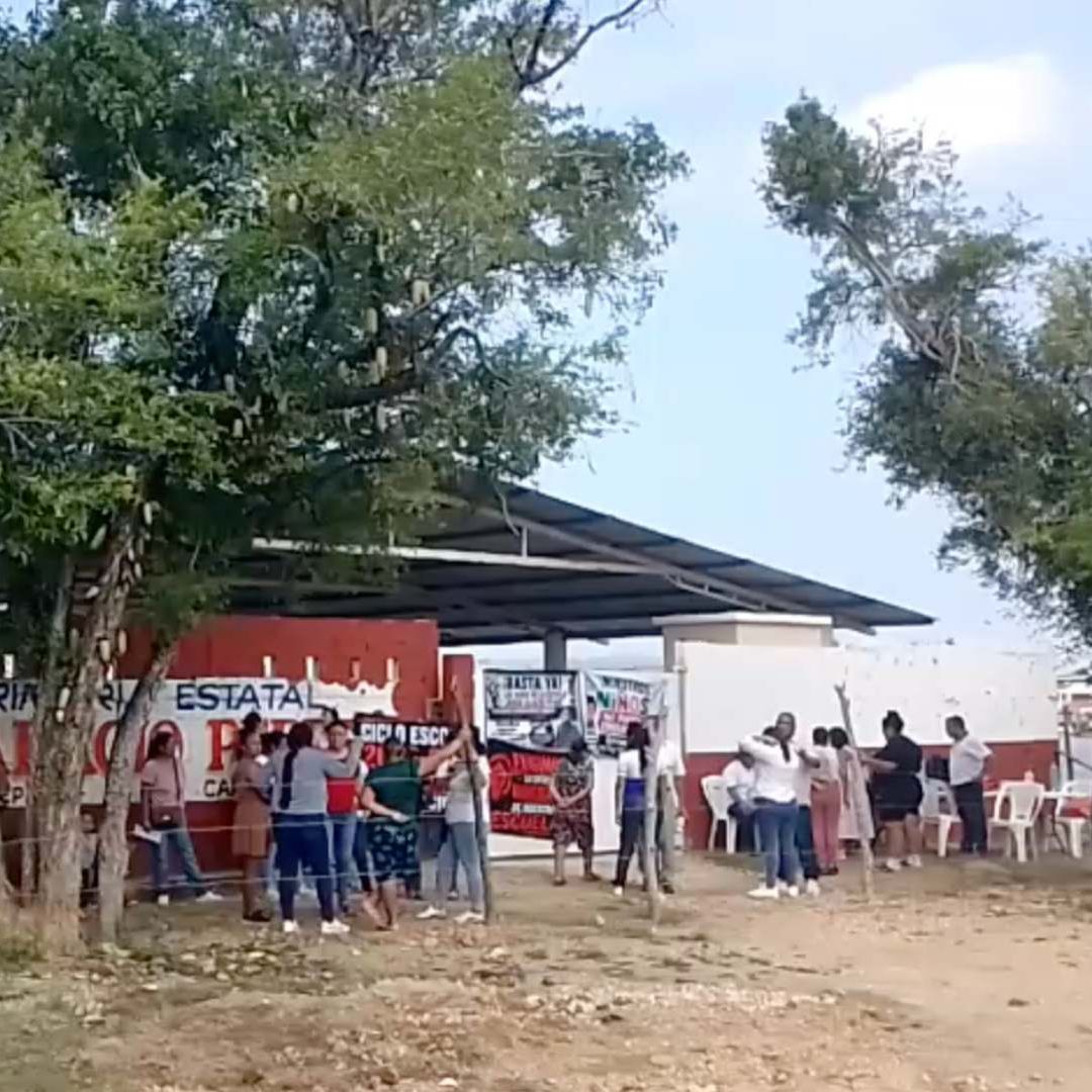 Alumnos no inician ciclo escolar por cierre de primaria rehabilitada en el sur de Veracruz