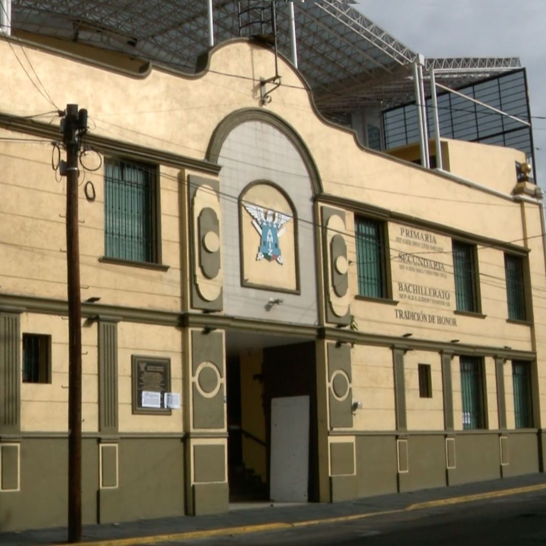 Colocan sellos de suspensión en la Academia Militarizada Ignacio Zaragoza en Puebla.