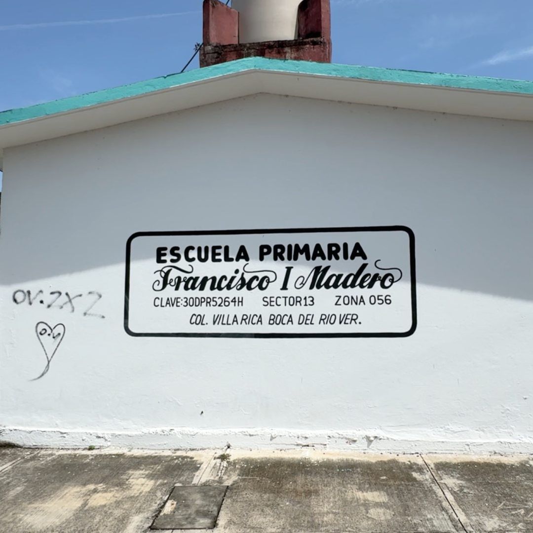 CFE multó a escuela y pese a pagarla no les conecta el servicio eléctrico