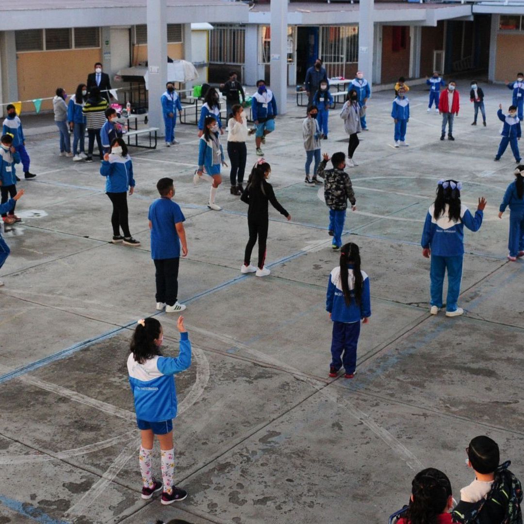 Alumnos de escuela de educación básica