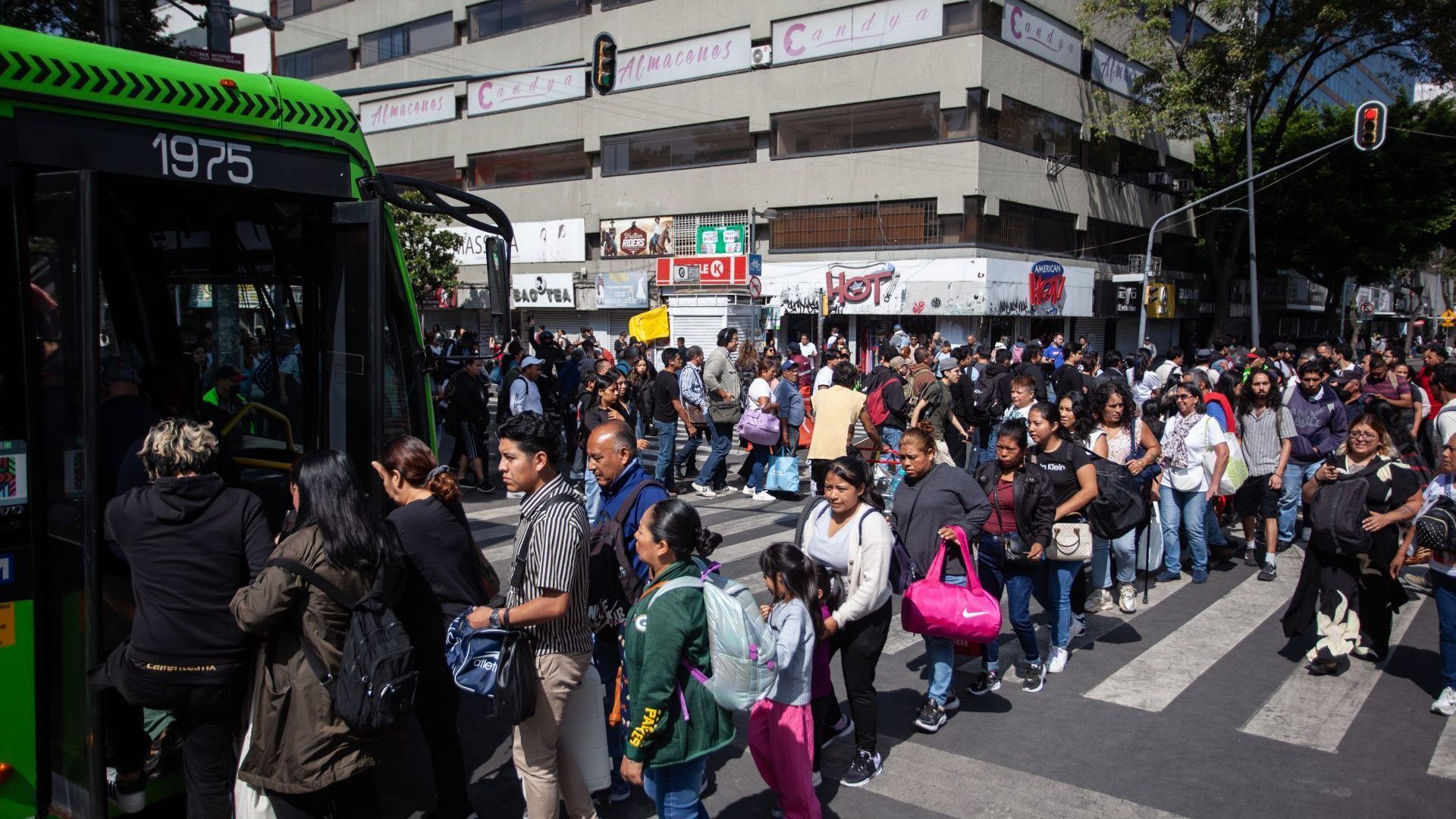 Servicio de RTP por estaciones ecrradas de la Línea 2 del Metro