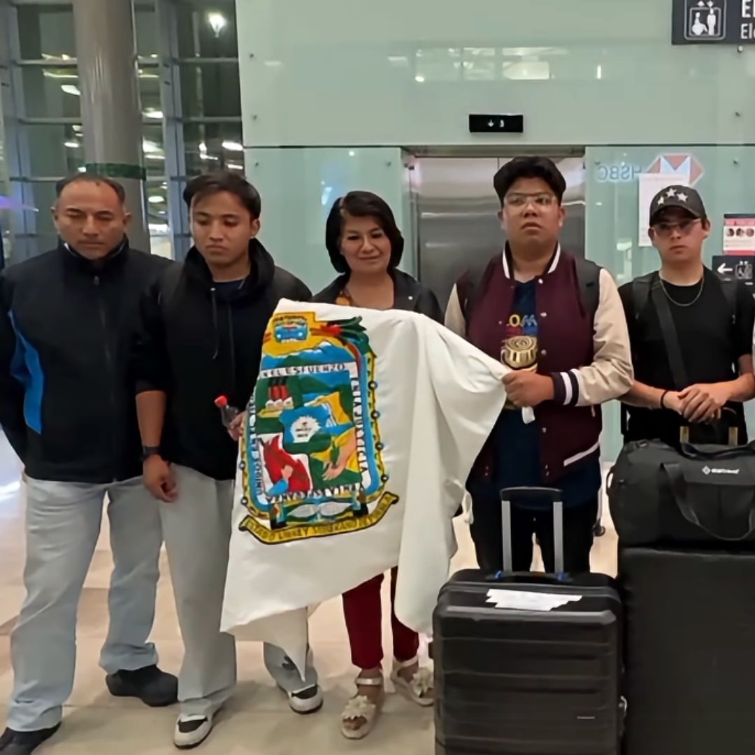 Alumnos de la Universidad Tecnológica de Huejotzingo regresan a casa tras sismo en Colombia.