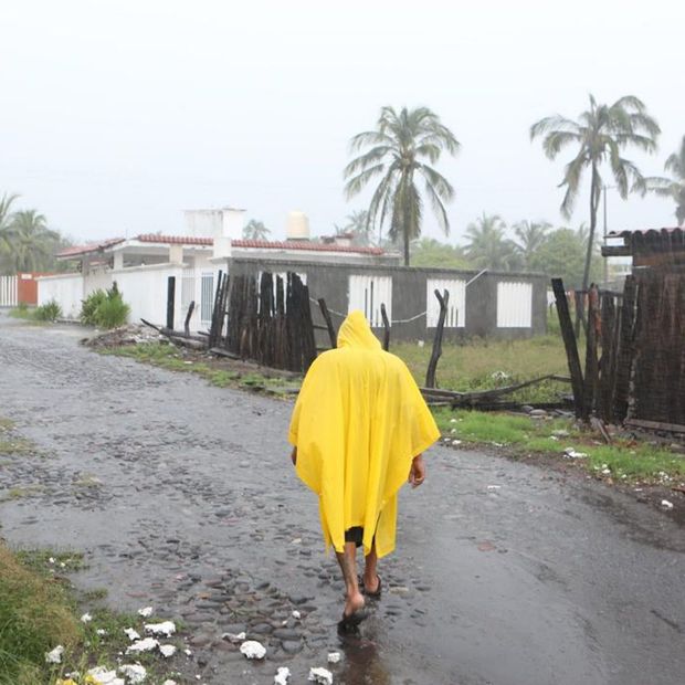 Afectaciones por huracán Simon en Colima