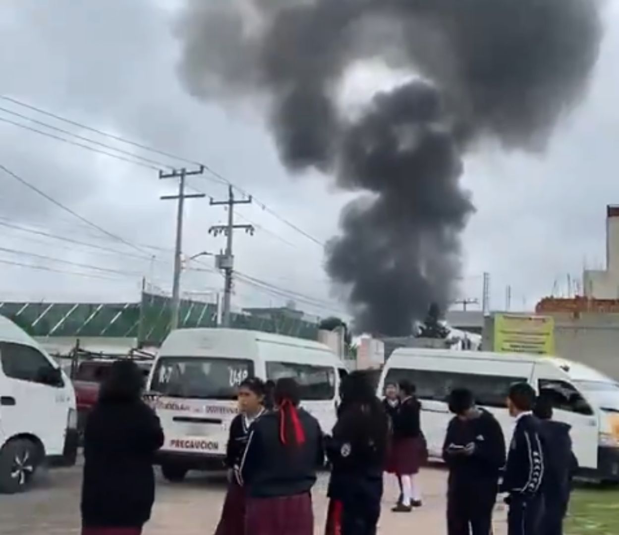 Los alumnos fueron enviados a sus casas mientras atienden la emergencia.
