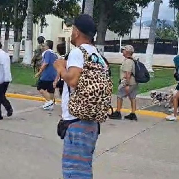 personas caminando