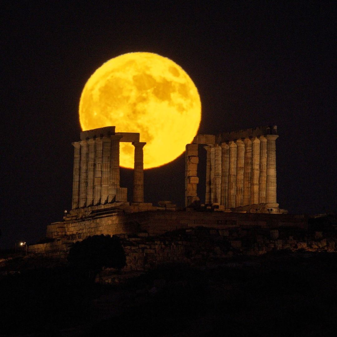 Luna llena sobre el Templo de Poseidón