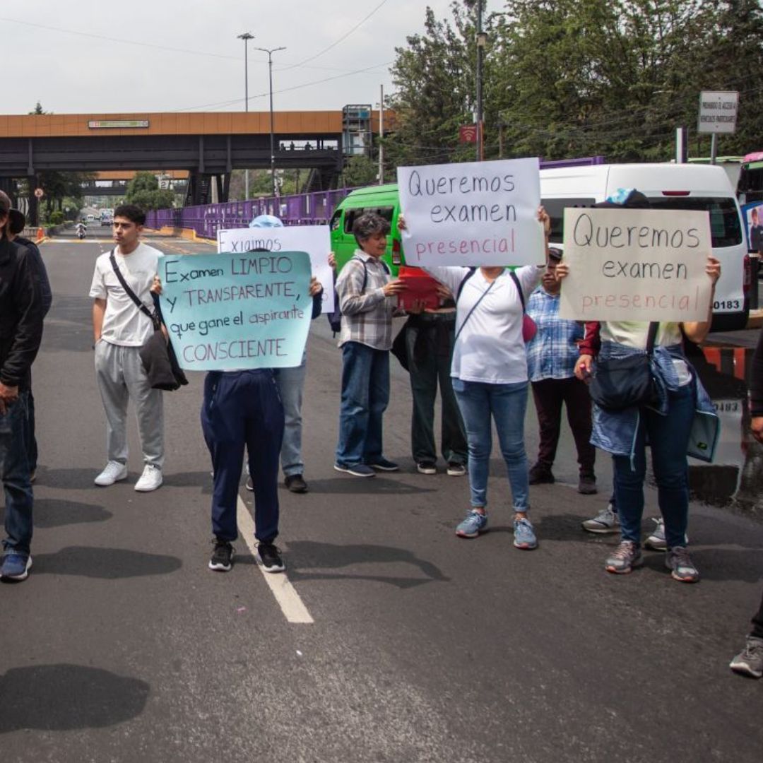 Protesta en inmediaciones del Metro Universidad en la Ciudad de México.