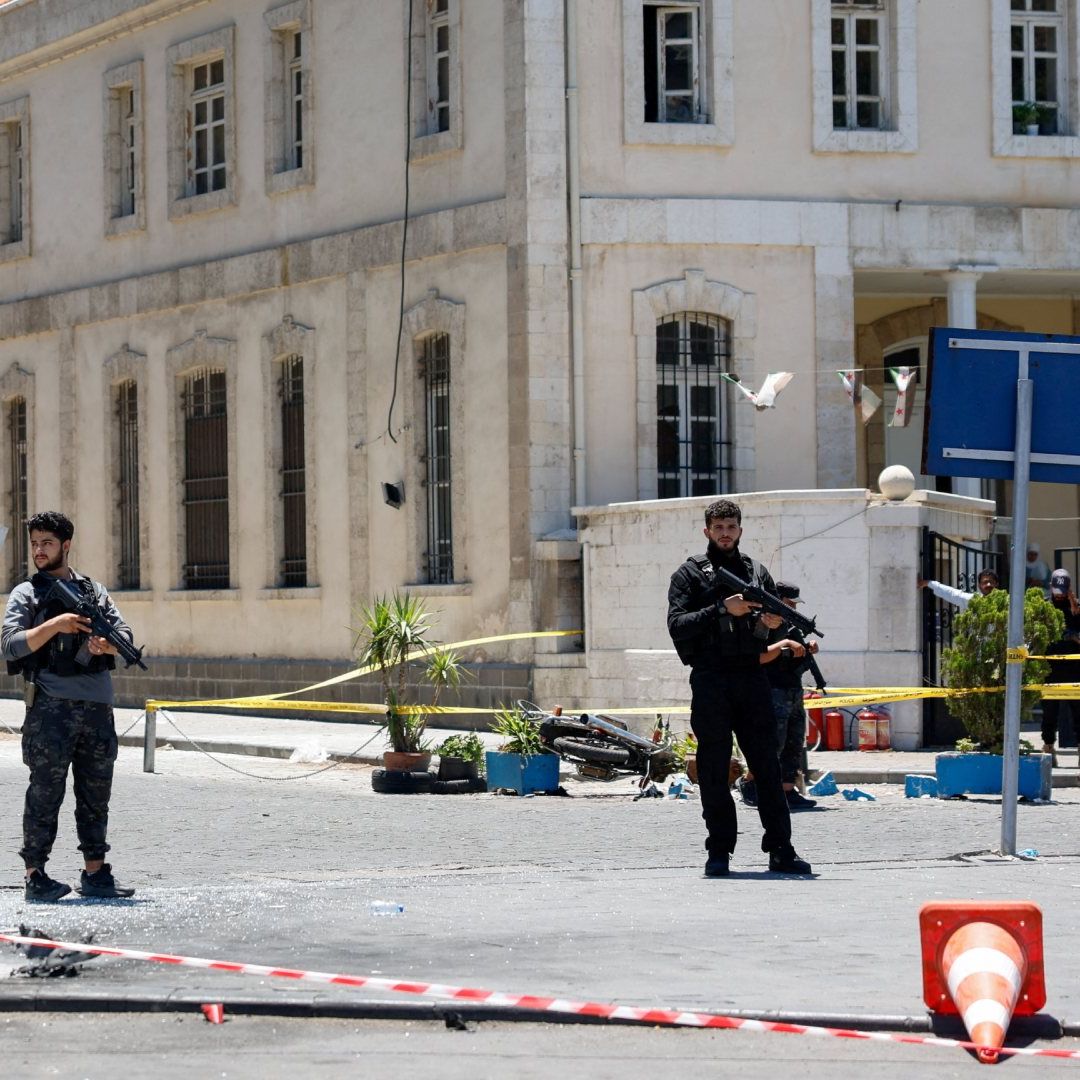 Explosiones cerca de un hotel donde estaba previsto que se alojara el presidente francés Emmanuel Macron