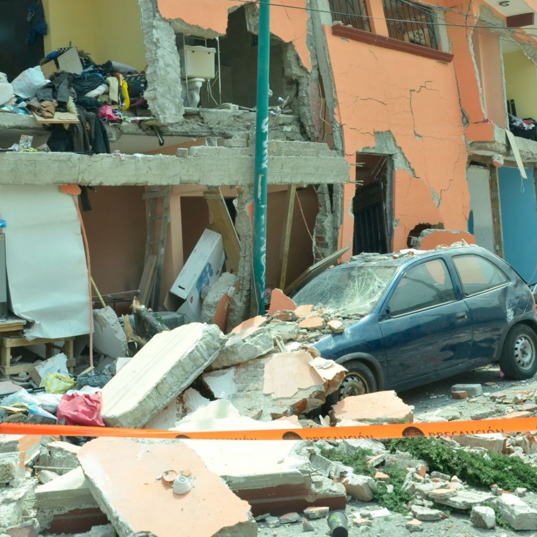 Explosión por acumulación de gas LP en una casa en Iztapalapa