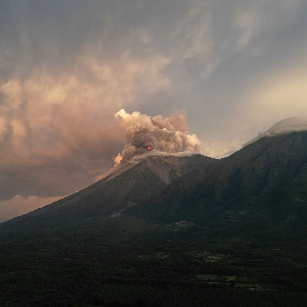 Erupción del volcán de Fuego, en Guatemala, el 4 de agosto 2026.