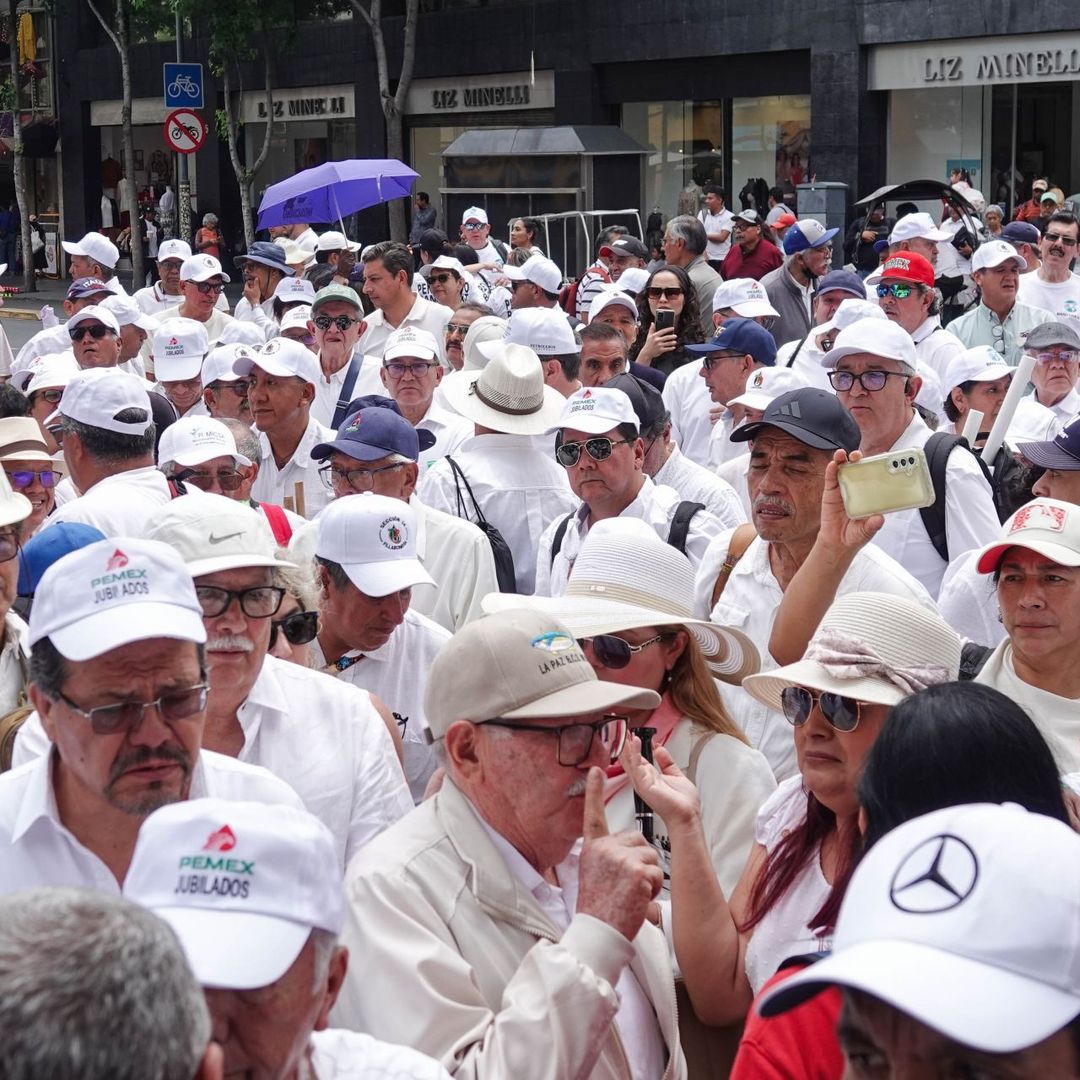Extrabajadores de Pemex