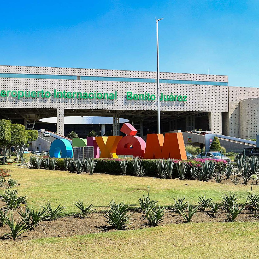 Fachada de la Terminal 2 del AICM en Ciudad de México. Foto: aicm.com.mx