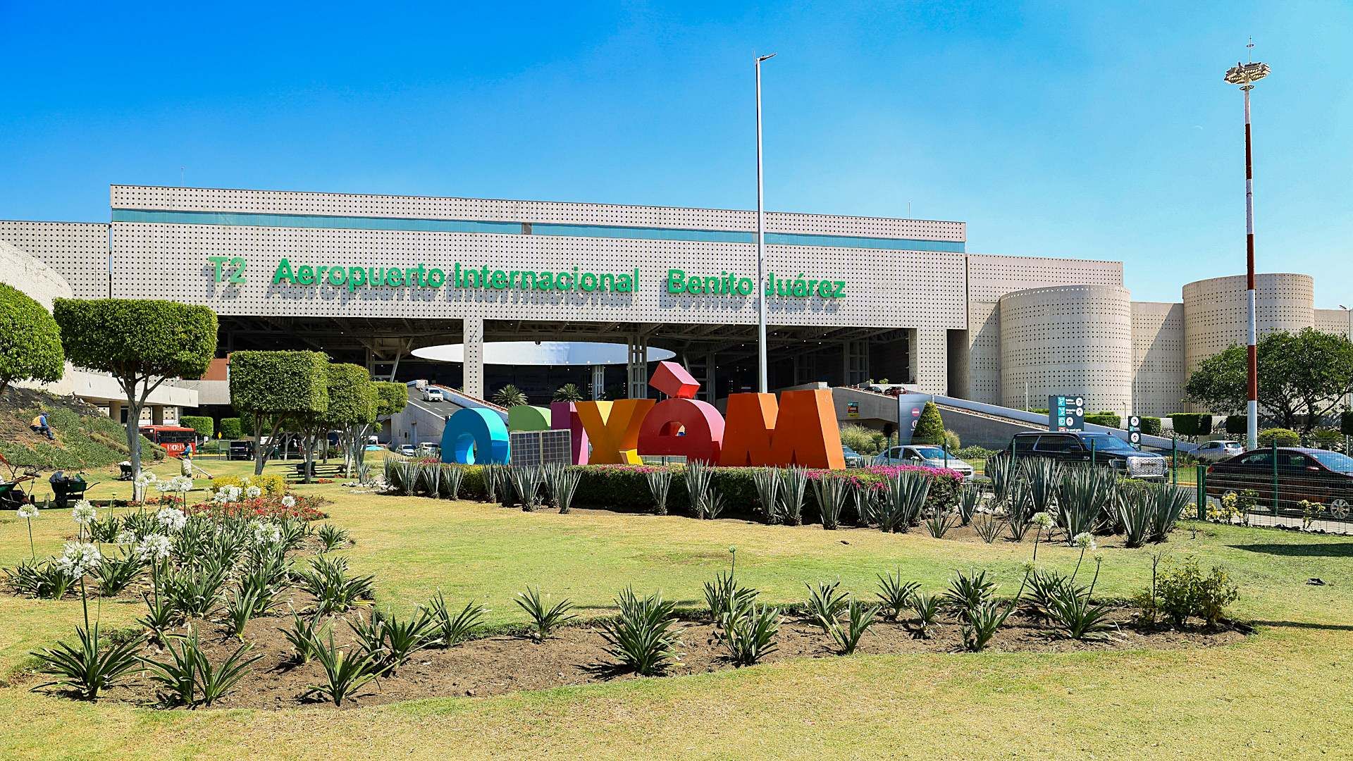Fachada de la Terminal 2 del AICM en Ciudad de México. Foto: aicm.com.mx