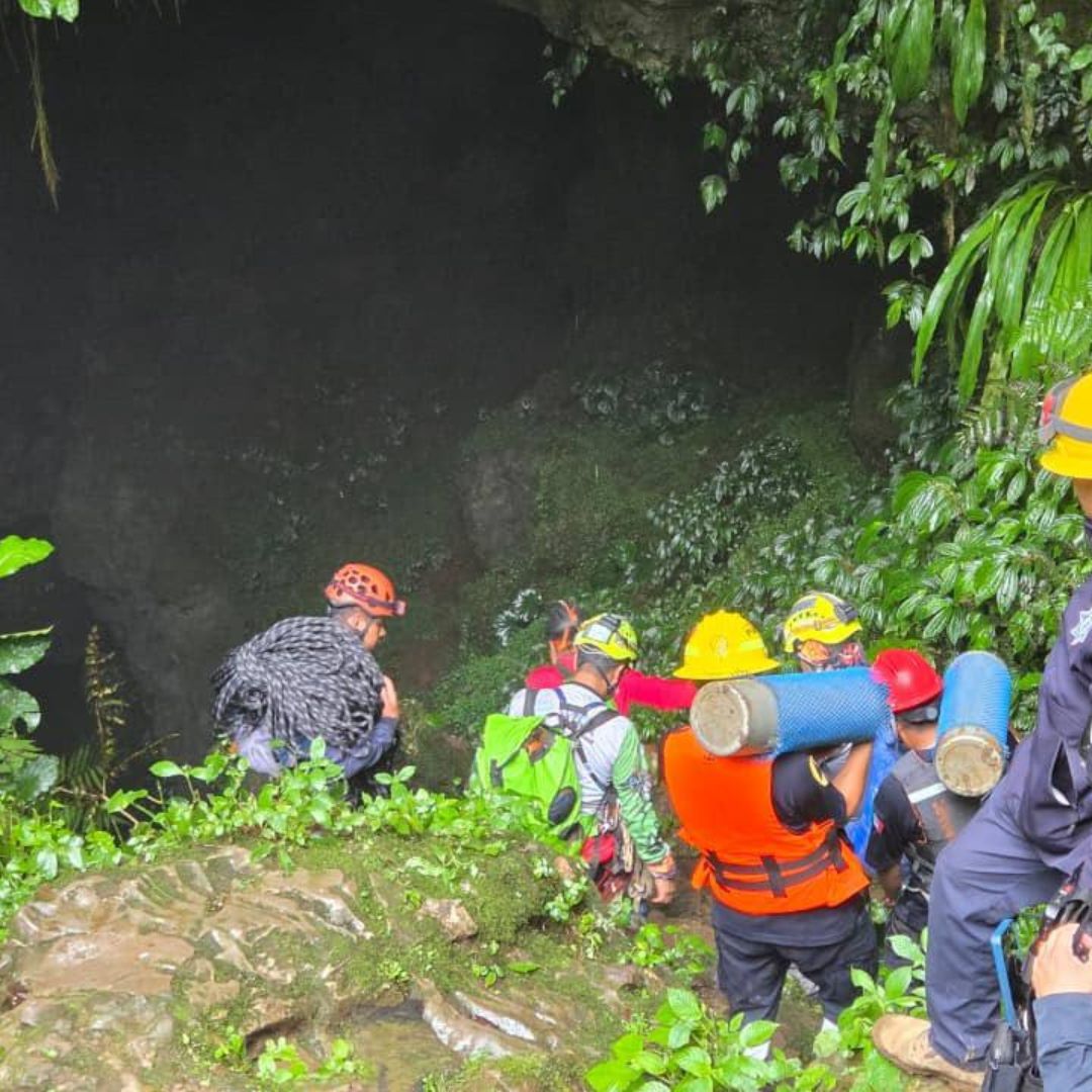 Familia queda atrapada en grutas de Cuetzalan, Puebla.
