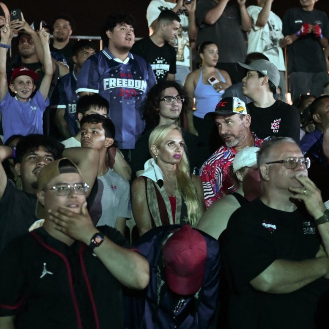 Fans disfrutaron la UFC en los jardines de la Casa Blanca. Foto: AFP