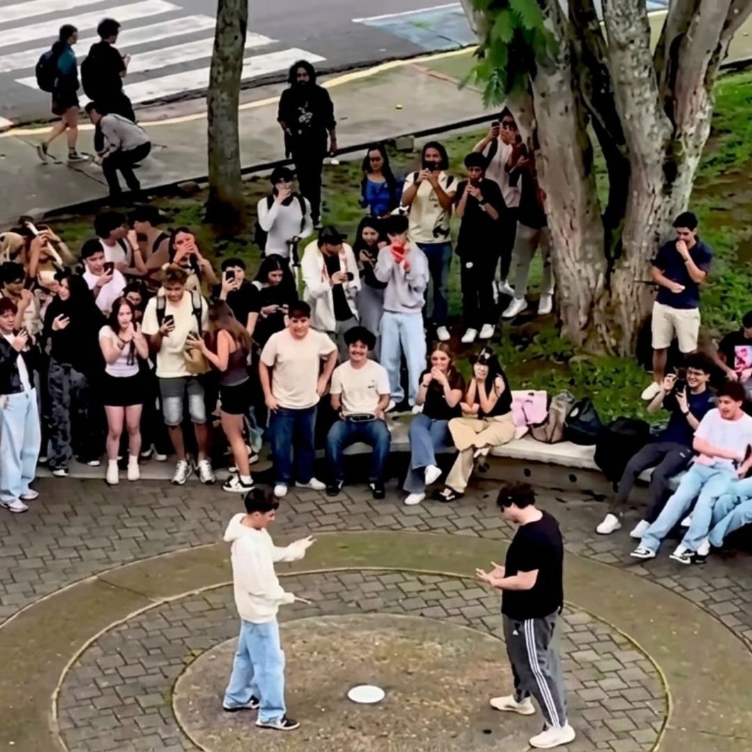Los jóvenes ahora hacen batallas para farmear aura