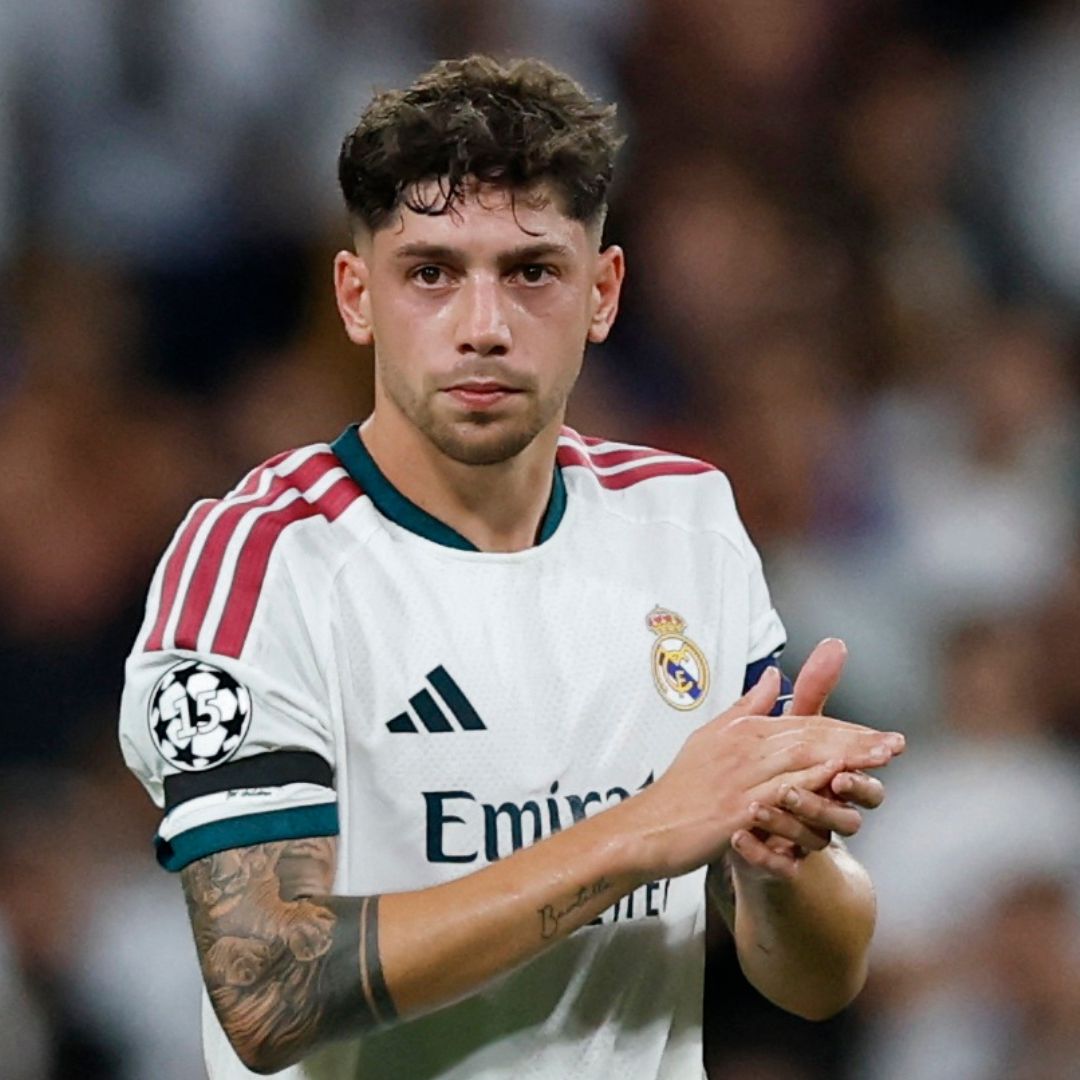 Federico Valverde salió lesionado durante el juego que su equipo, el Real Madrid, perdió 2-1 ante el Atlético de Madrid.