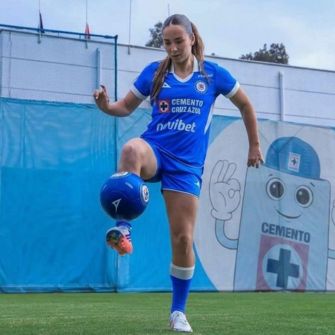 Alicia de la Cuerda se puso el uniforme celeste luego de pasar los exámenes médicos y firmar contrato.