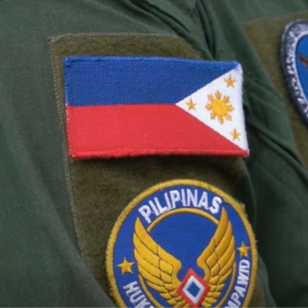 La colisión de dos aviones militares en pleno vuelo dejó 4 muertos