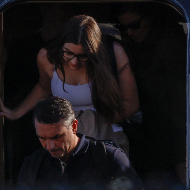 Flávio Bolsonaro al bajar del avión en Estados Unidos