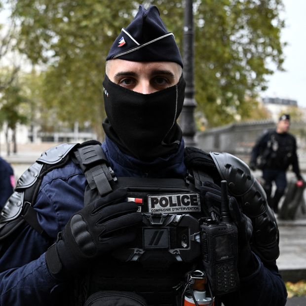Uno de los 70 mil efectivos de seguridad que seguirán la protesta en Francia