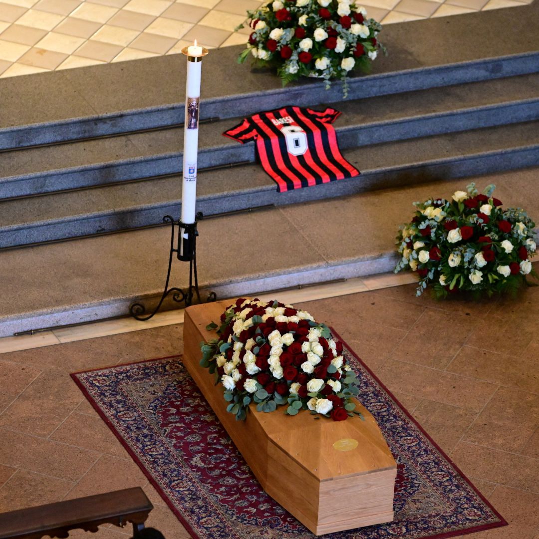 El funeral de Franco Baresi se llevó a cabo en la basílica de San Ambrosio, en Milán, Italia