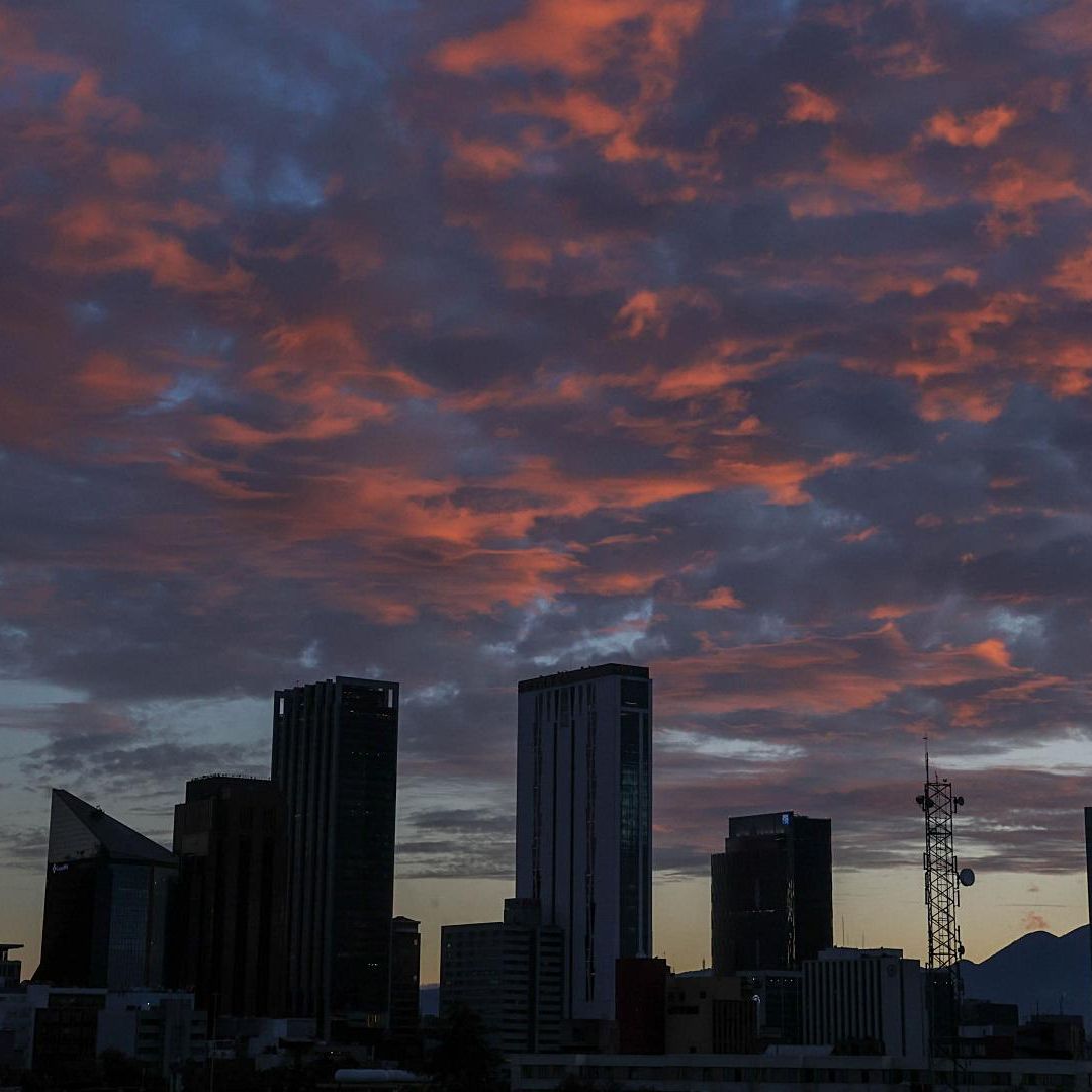 Atardecer en la CDMX luego de vientos intensos y lluvia en enero 2025.