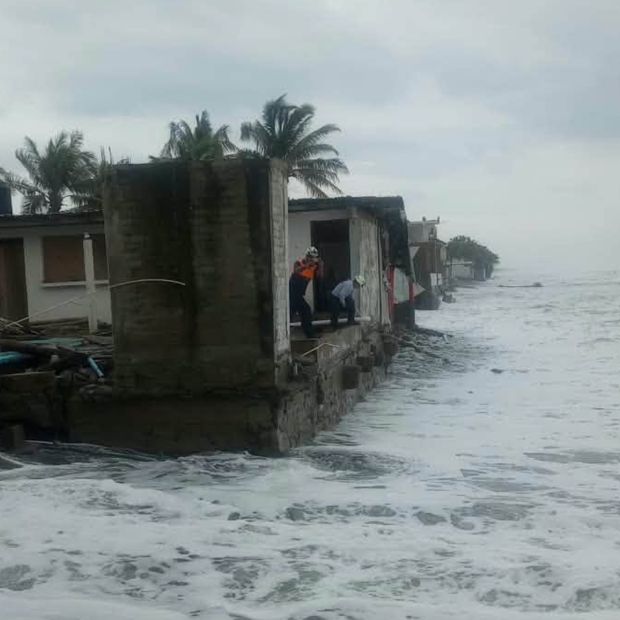 Efectos de fenómenos climáticos en Playa Azul, municipio de Lázaro Cárdenas, Michoacán