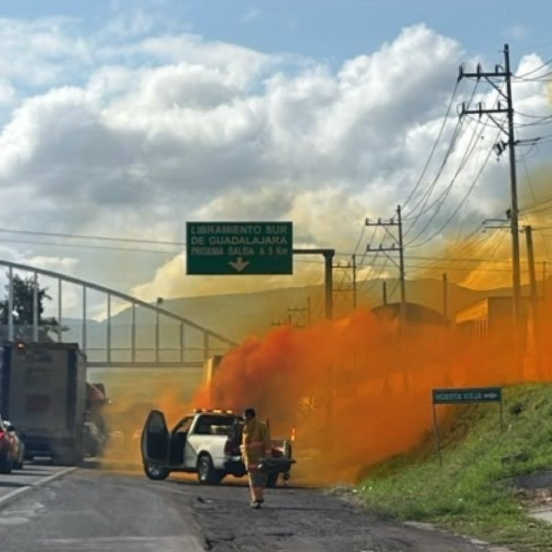 Se registra fuga de ácido nítrico en la carretera a Chapala.