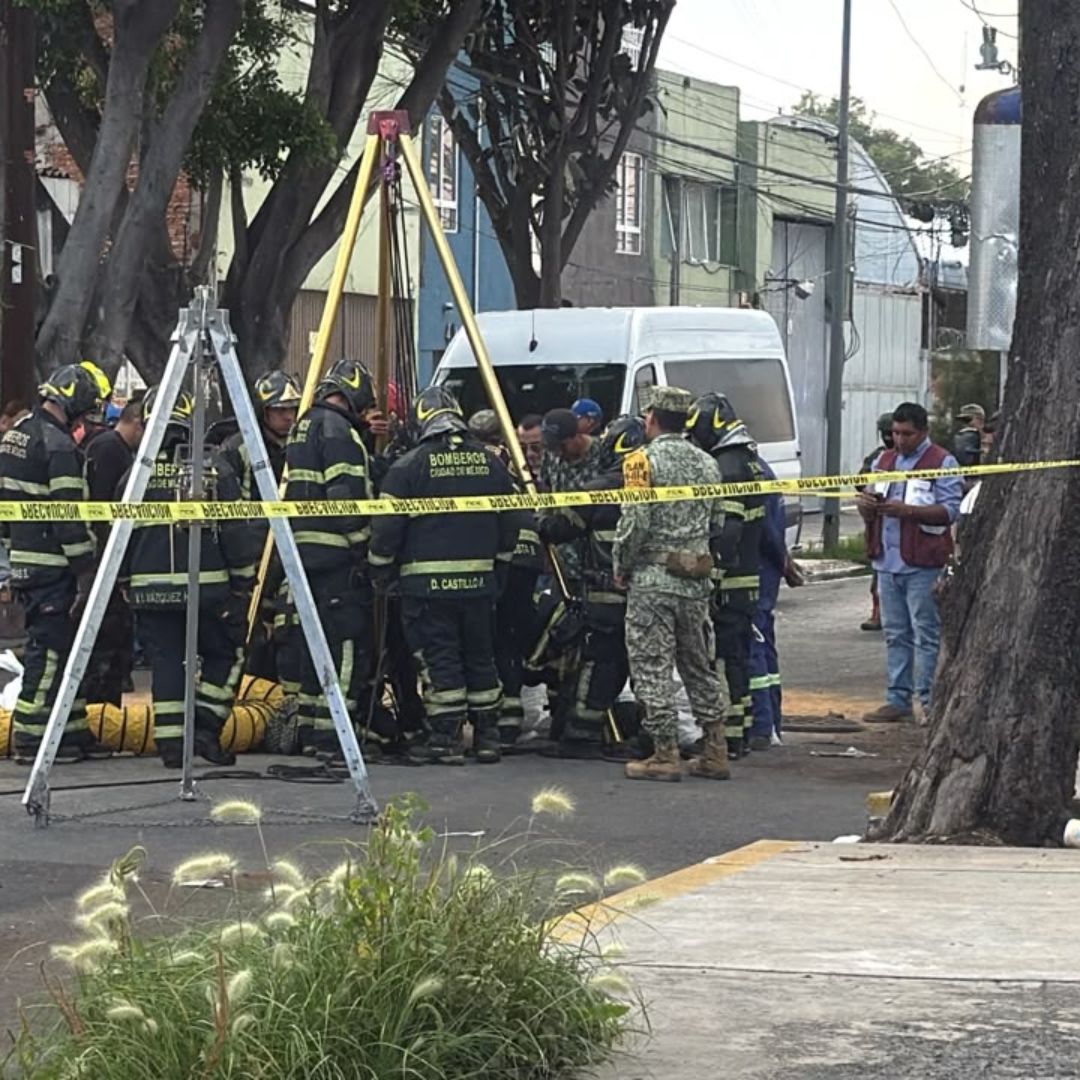 Servicios de emergencia atienden una presunta fuga de combustible en Iztacalco