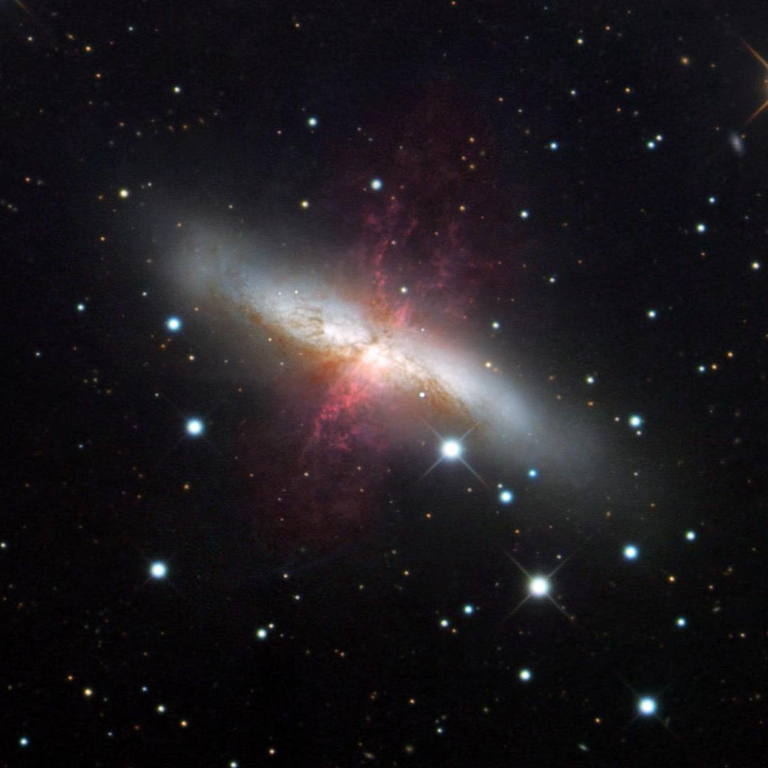 Fotografía de la galaxia Cigarro M82
