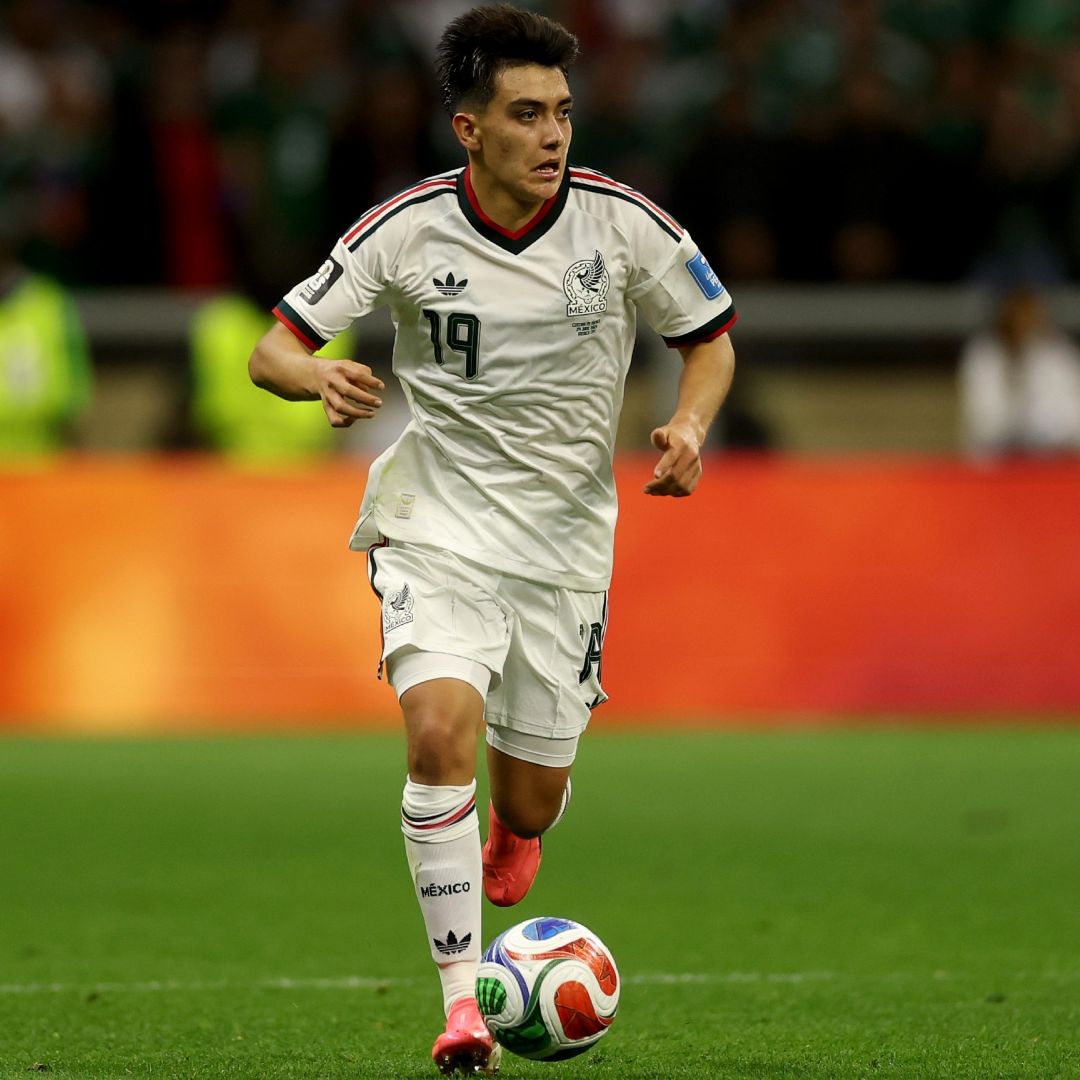 Gilberto Mora ya juega con la Selección mayor de México pese a que sólo tiene 17 años de edad
