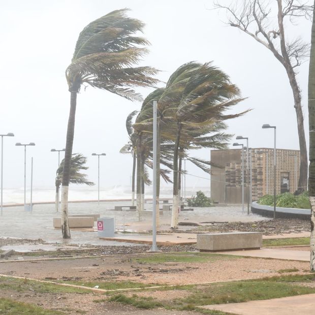 Habitantes Acuden a Refugio Temporal por Frente Frío al Sur de Veracruz