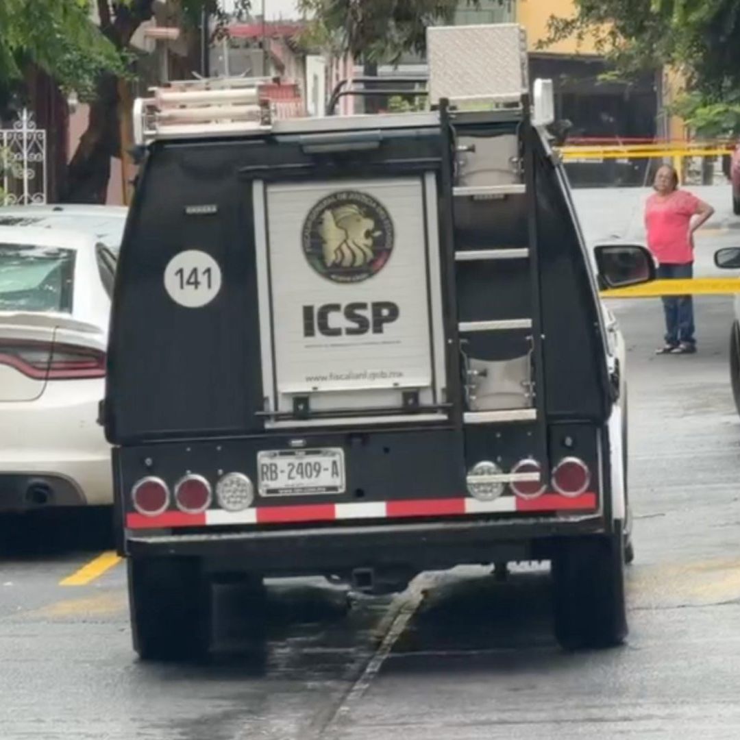 Peritos del ICSP investigan muerte de hombre en Santa Catarina