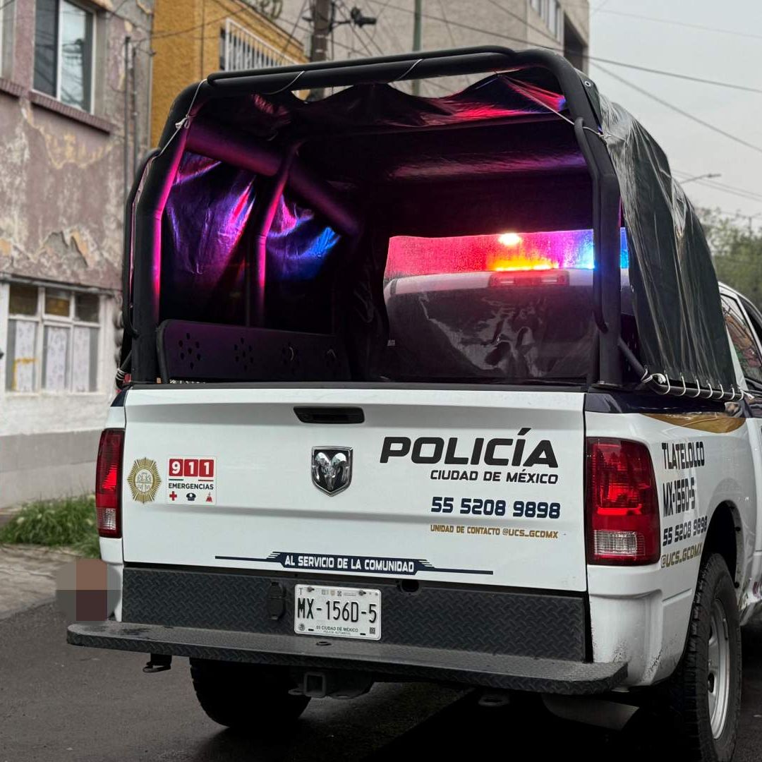 Policías de SSC acuden a la colonia Peralvillo, donde un hombre fue golpeado y abandonado en vía pública. Foto: N+